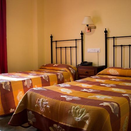 Hostal Restaurante La Curva Adra Luaran gambar