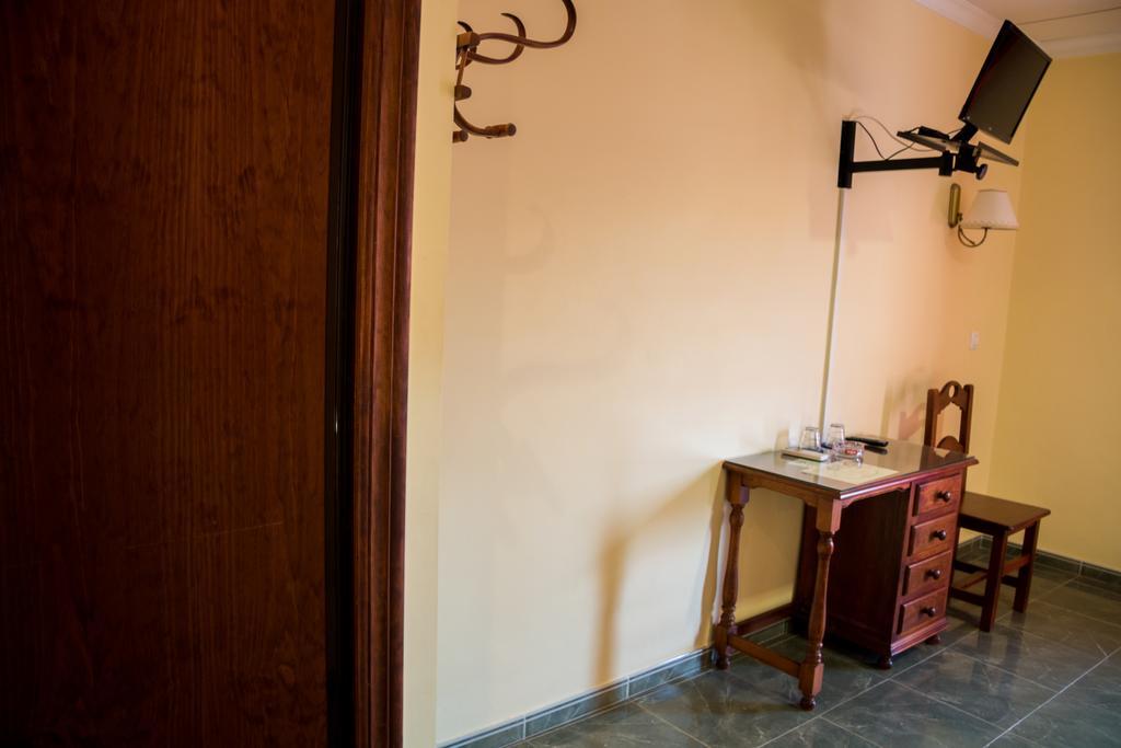 Hostal Restaurante La Curva Adra Luaran gambar